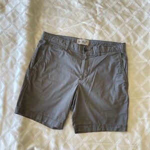 Penguin Men's Grey Walking Shorts - Size 33 (Style Slim)